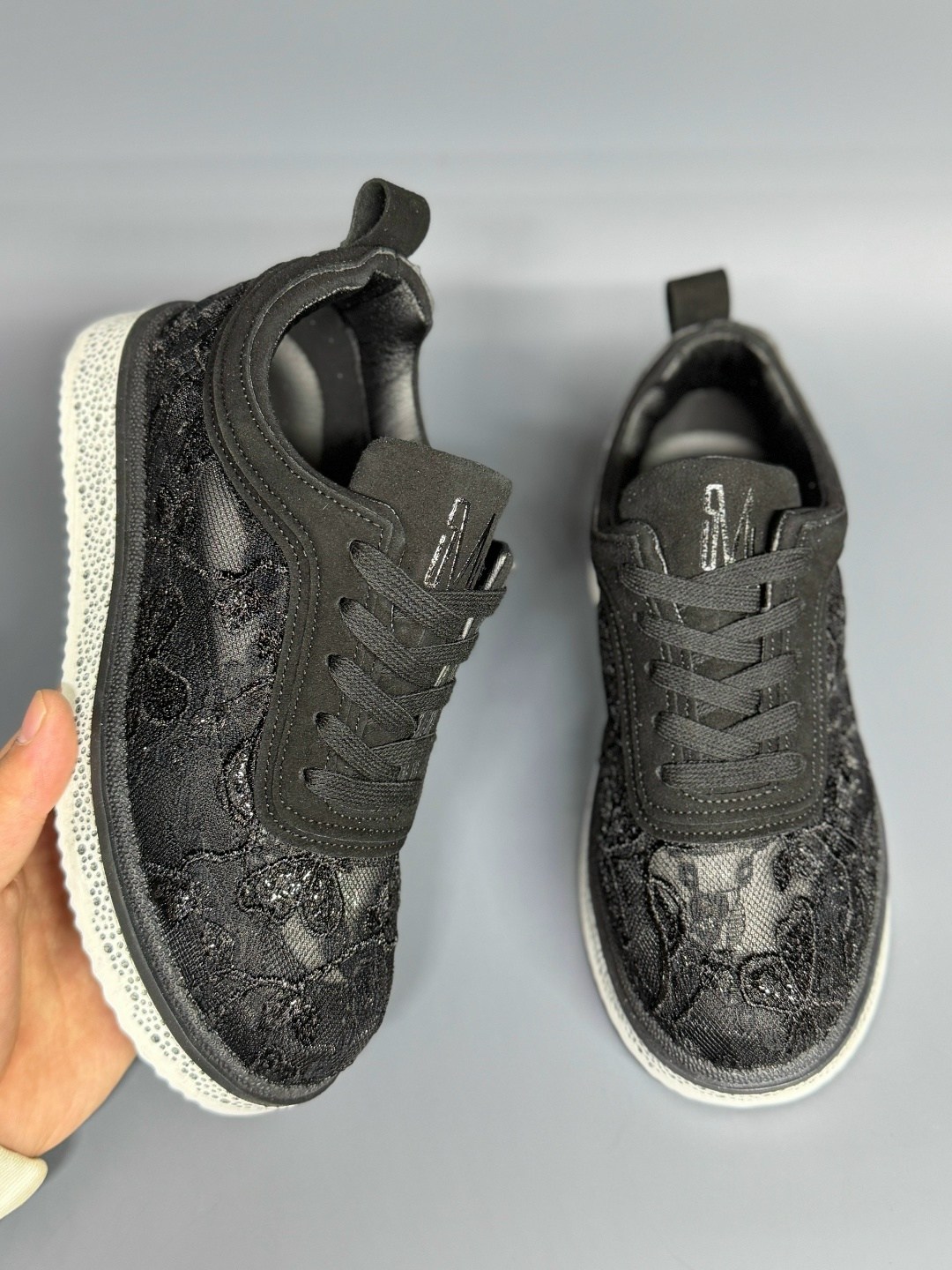 кроссовки женскиe,,стильные женские кроссовки, женская,модные кроссовки