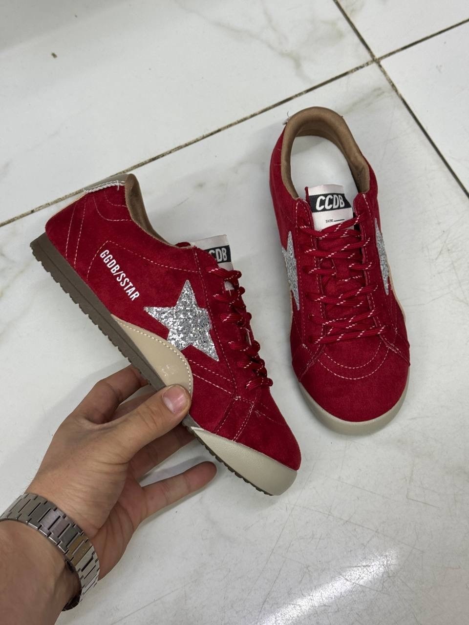 golden goose кроссовки super-star коричневый,мужские замшевые низкие кроссовки с вышитыми звездами superstar golden goose коричневый,коричневые кроссовки ball star golden goose anthracite silver,golde