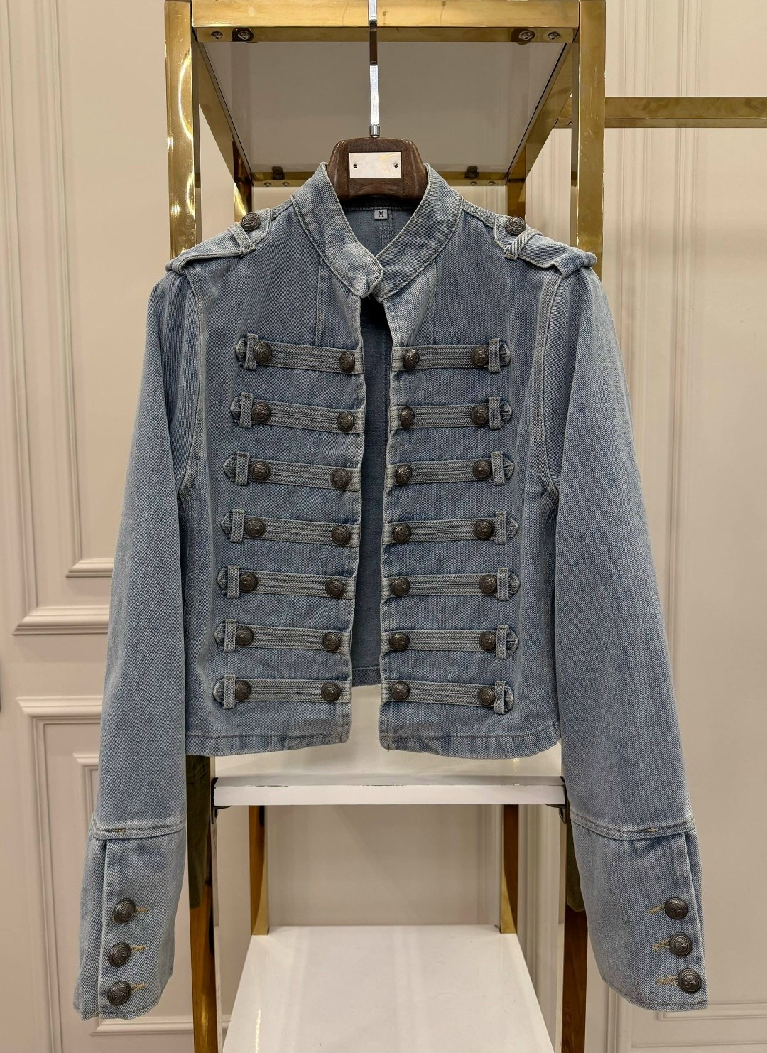 джинсовая куртка в стиле милитари,куртка в стиле милитари,джинсовая куртка,короткая куртка,джинсовая куртка с воротником