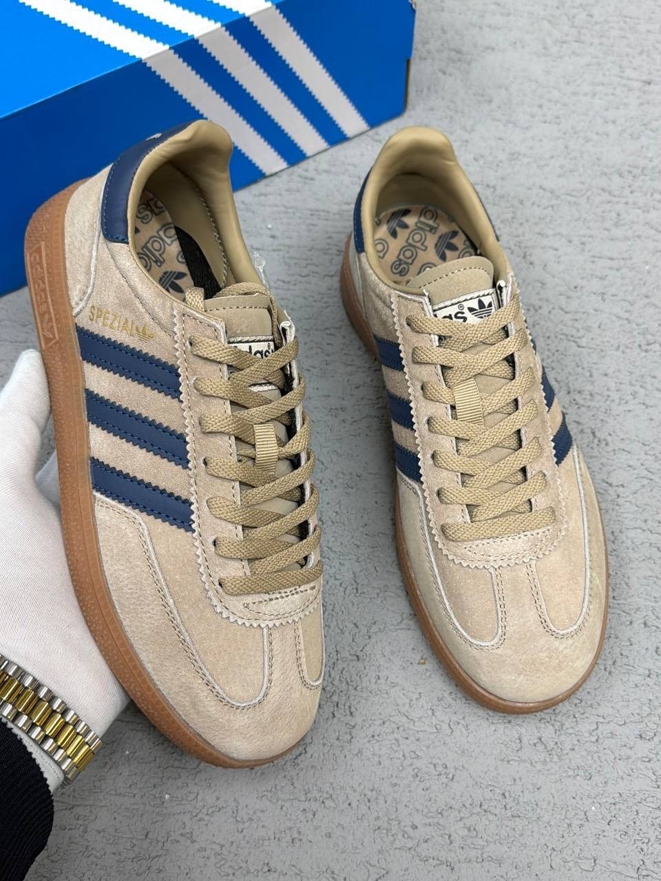 кеды рабочие adidas originals handball spzl,замшевые кроссовки handball spezial adidas originals бежевый,кроссовки adidas,замшевые кроссовки adidas originals handball spezial цвет бежевый jh5435,кросс