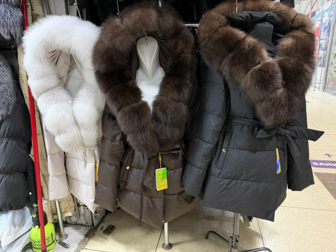 пуховик женский с натуральным мехом,пуховик с натуральным мехом,пуховик с натуральным мехом и песца70 cm с капюшоном,пуховик с мехом,пуховик с натуральным мехом и песца