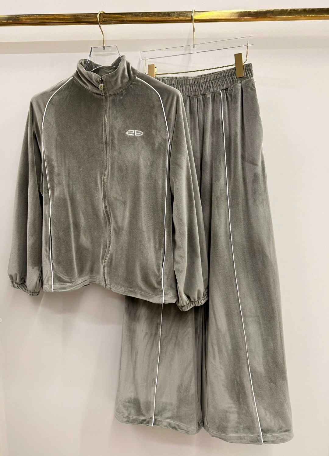 велюровый костюм женский,велюровый костюм,спортивный костюм велюровый,брючный костюм,спортивный костюм