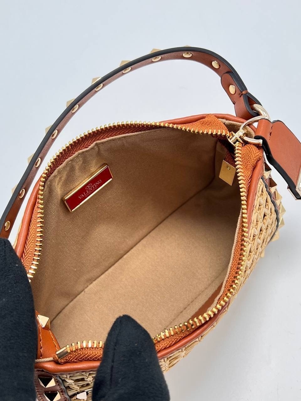 женская сумка,сумки valentino,черная маленькая сумка rockstud valentino garavani,сумка,сумка valentino garavani