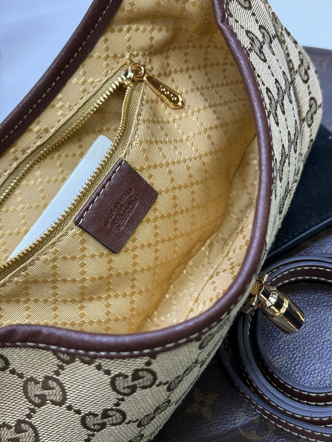 сумка gucci,повседневная женская сумка gucci,женская сумка gucci ophidia бежевая,сумка гуччи хобо,маленькая женская сумка gucci