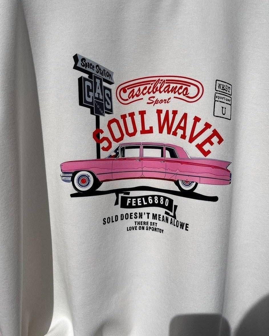 стиль оверсайз,женские костюмы,футболки оверсайз с принтами,брюки розовые