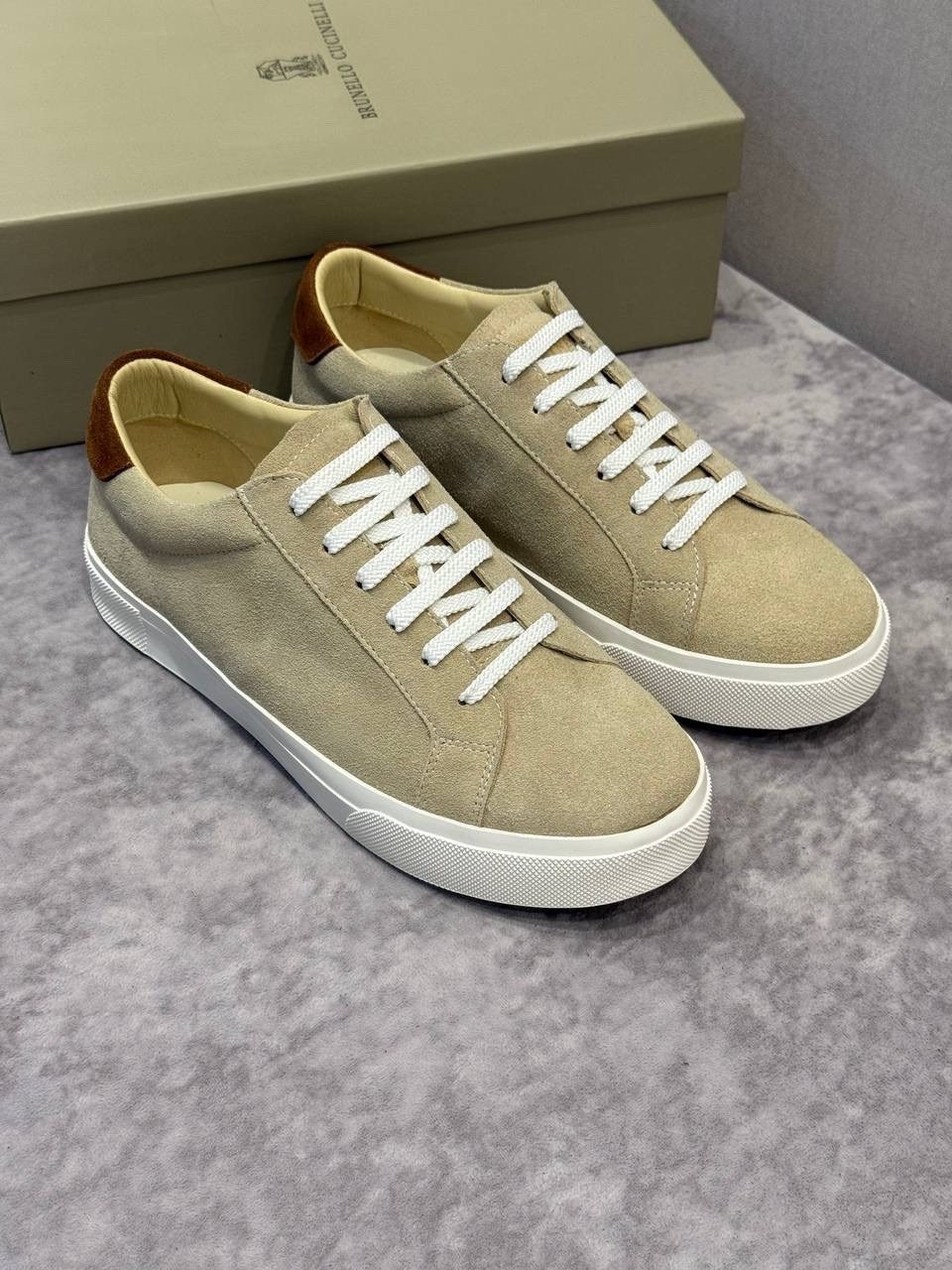 ,замшевые кеды brunello cucinelli,замшевые кроссовки,кеды замшевые,замшевые кеды мужские бежевые