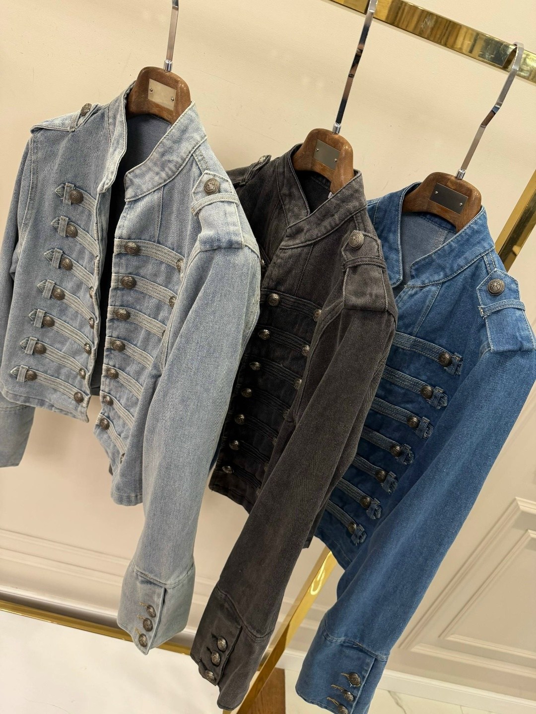 куртка женская джинсовая,женская джинсовая куртка в стиле ретро,джинсовая куртка,джинсовая куртка с воротником,короткая джинсовая куртка