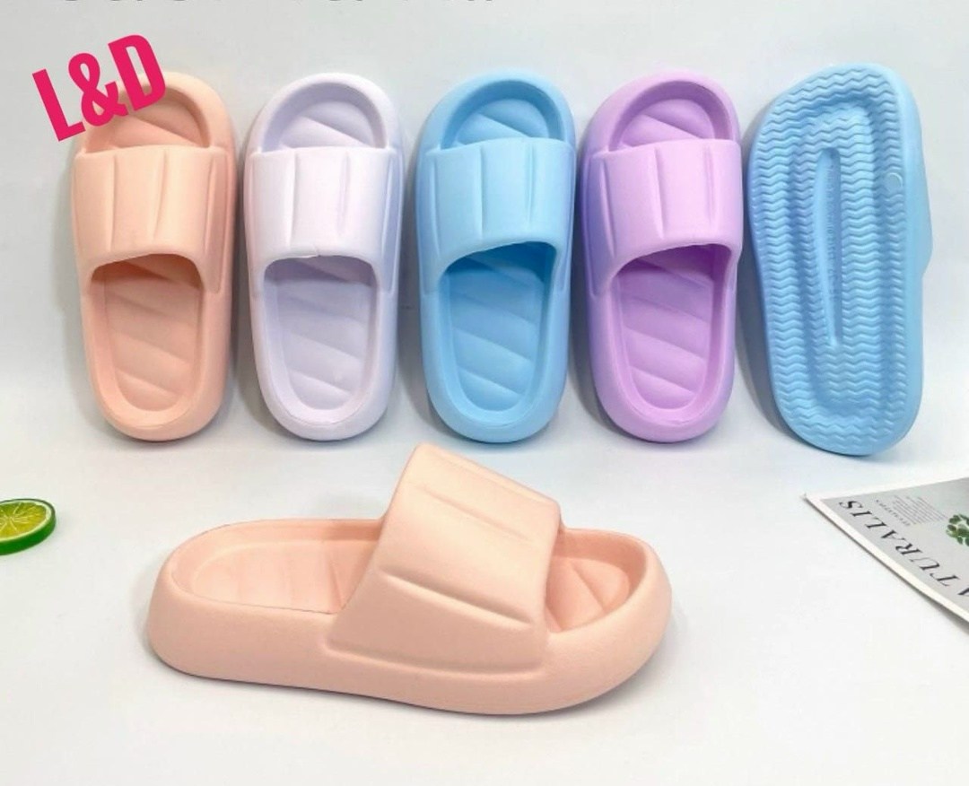 женские тапочки,,модные тапочки,женские шлепанцы,домашние тапочки женские