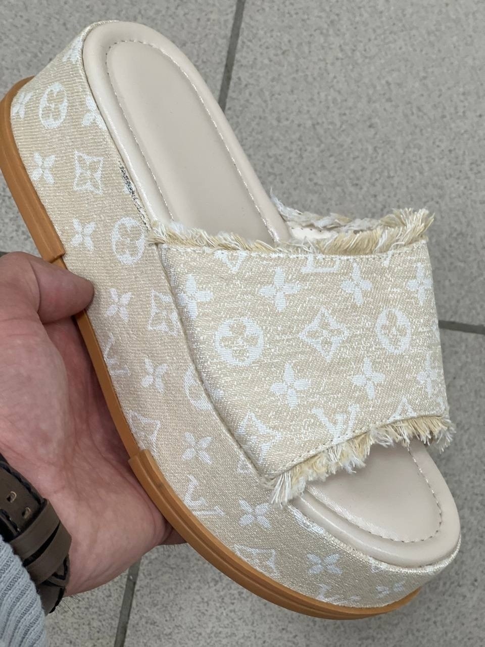 мюли луи витон женские,женские шлепанцы louis vuitton,louis vuitton шлепанцы,женские шлепанцы,шлепки луи витон