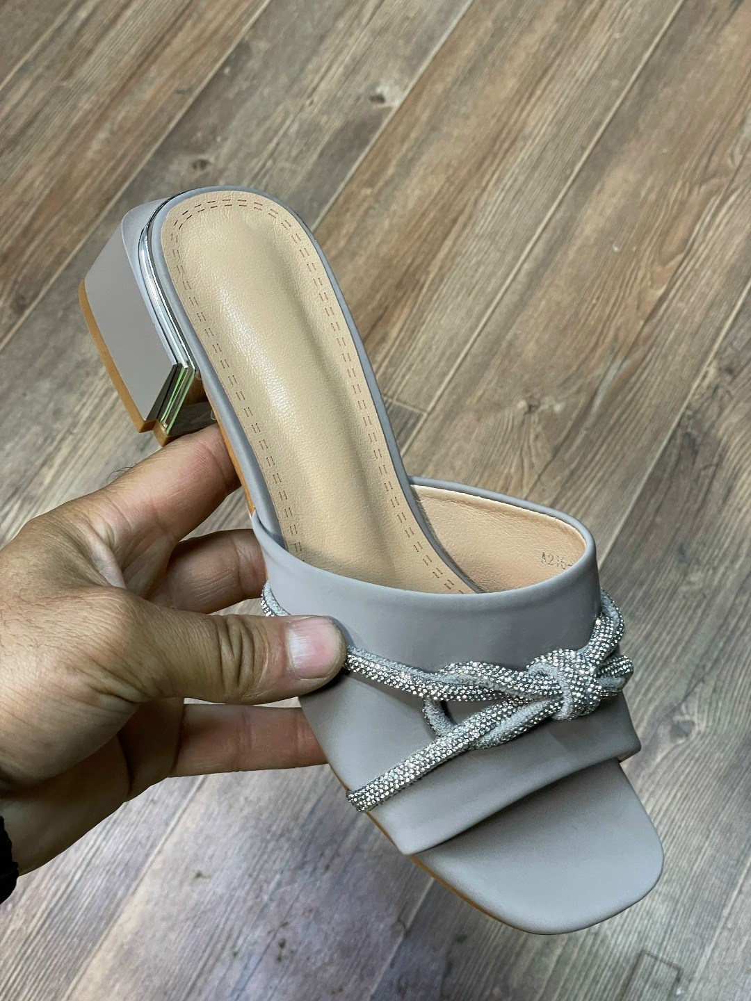 женские тапки,,женская ,модные босоножки,женские шлепанцы