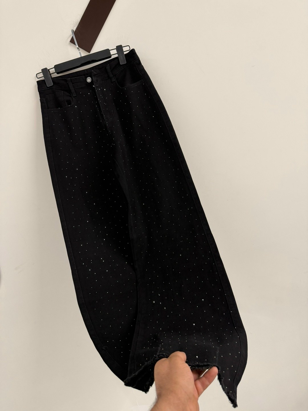 джинсы со стразами,джинсы клеш со стразами h&a collection,джинсы со стразами в золла,джинсы со стразами женские,брюки со стразами