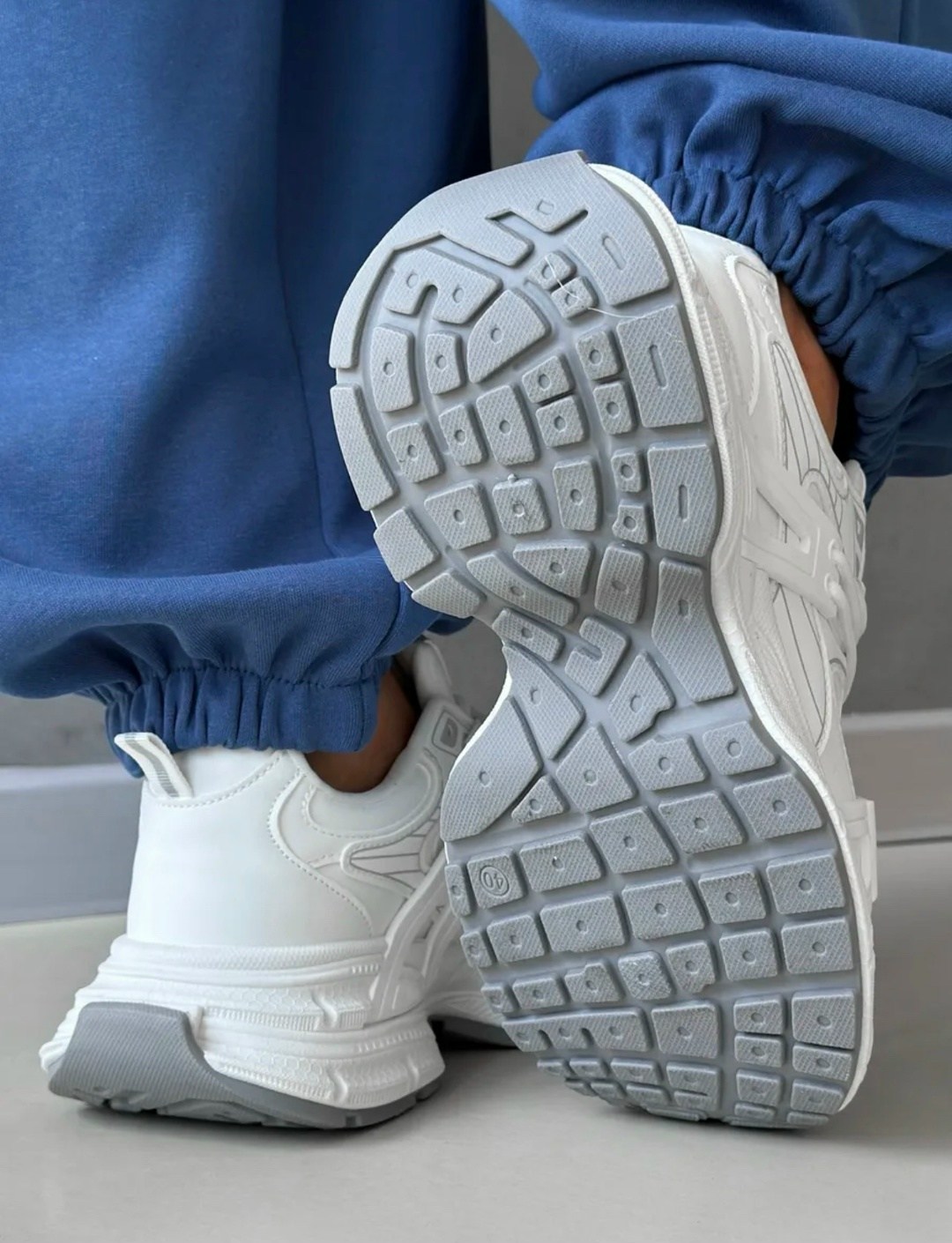 кроссовки женские,женские массивные кроссовки,кроссовки женские белые,белые кроссовки,кроссовки модные