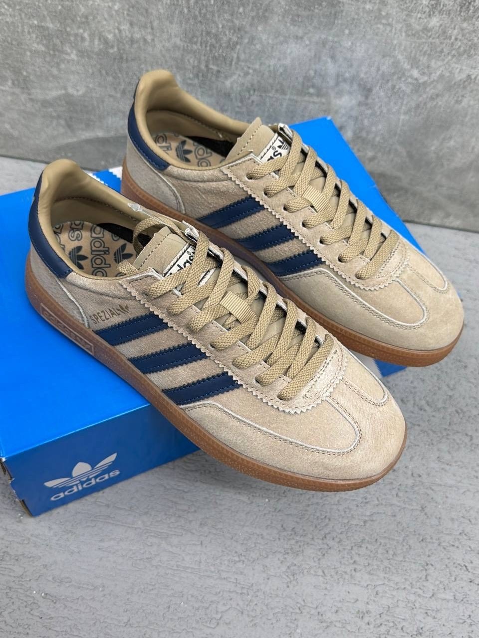 кеды рабочие adidas originals handball spzl,замшевые кроссовки handball spezial adidas originals бежевый,кроссовки adidas,замшевые кроссовки adidas originals handball spezial цвет бежевый jh5435,кросс