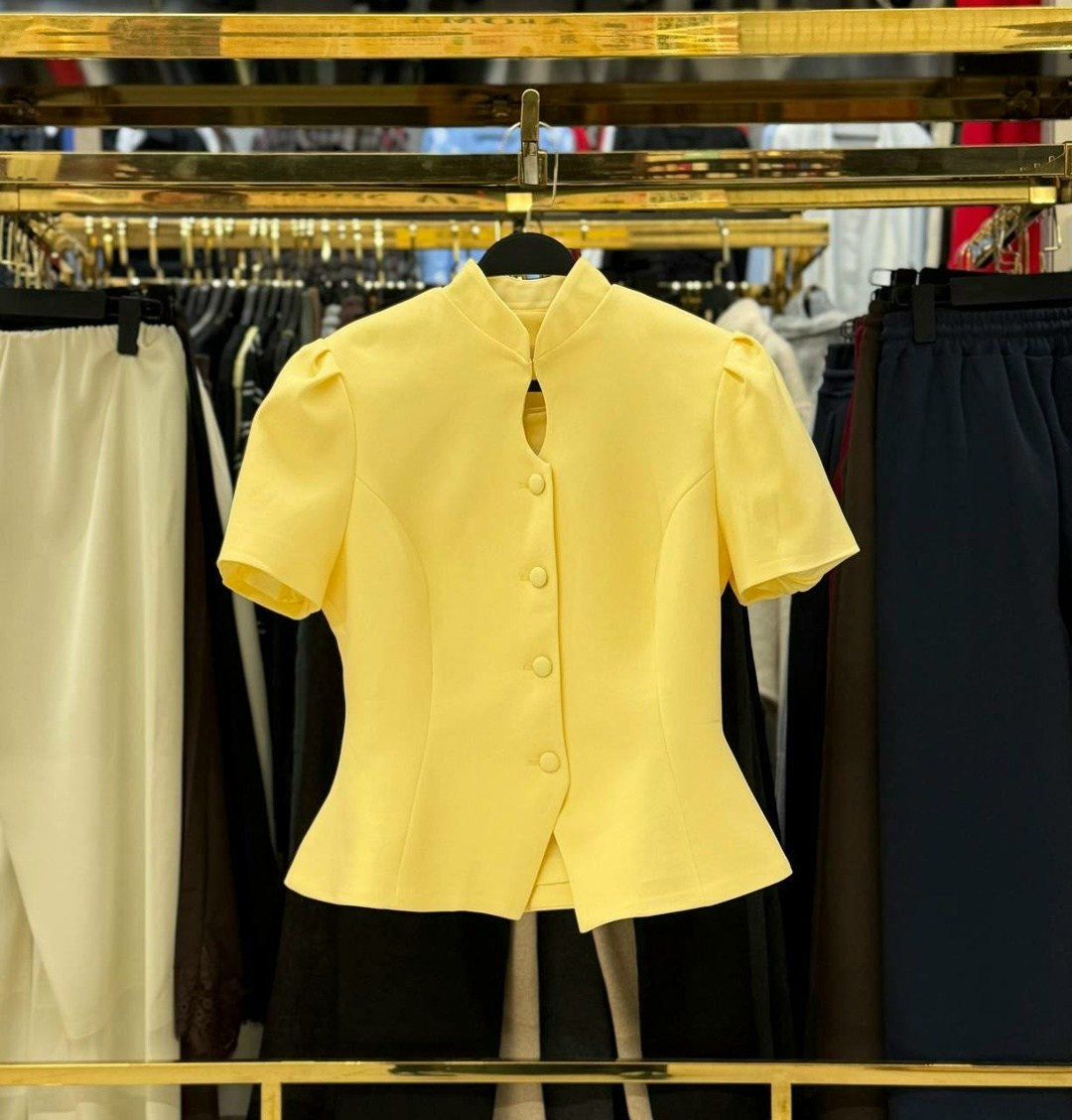 элегантные наряды,элегантное модное,стильные наряды,женские наряды,блузка с оборками