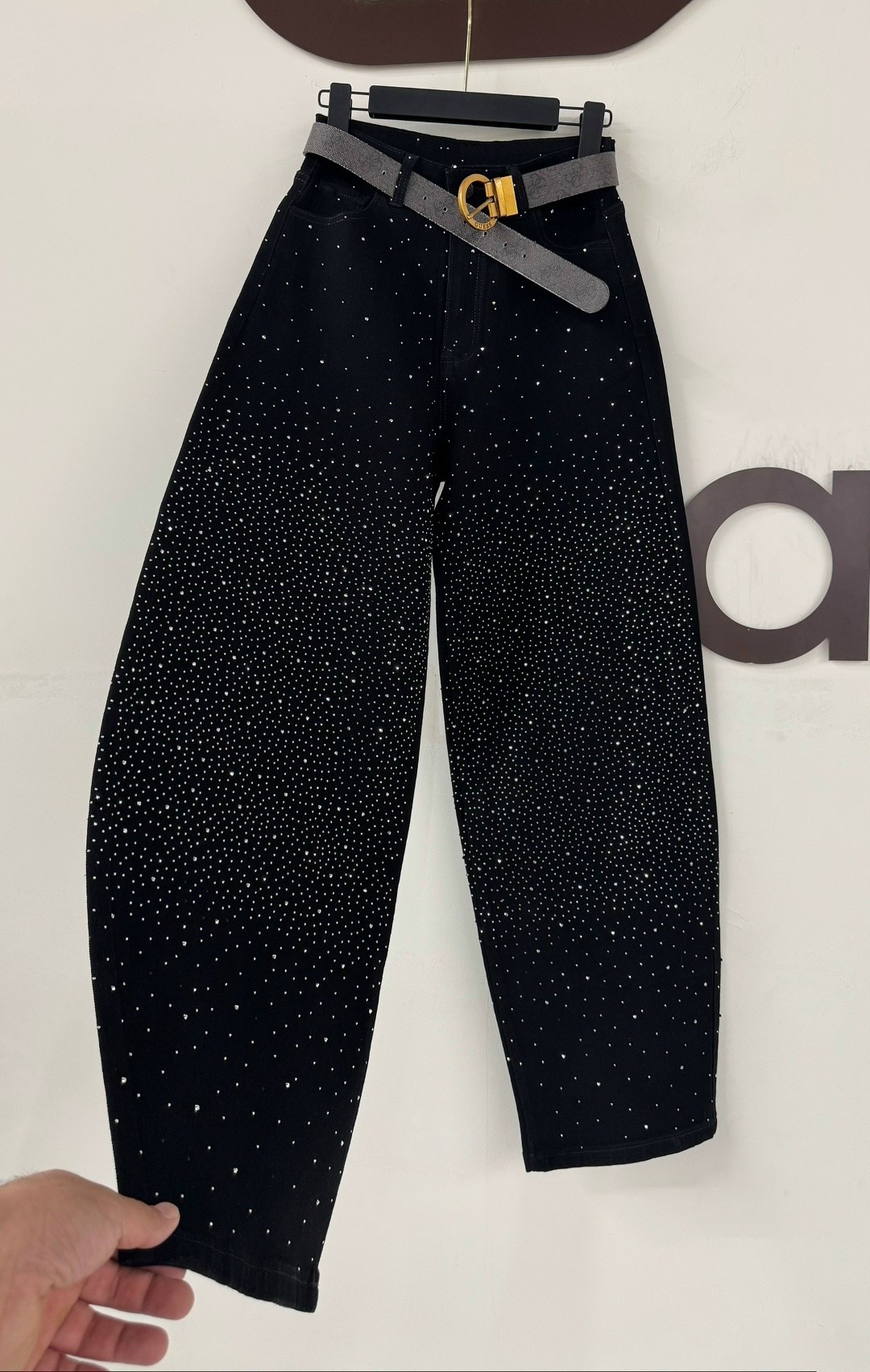 джинсы широкие багги со стразами selfsame,джинсы со стразами,джинсы с термостразами,джинсы широкие багги со стразами selfsame цвет черный,джинсы прямые со стразами черные le o 222675248