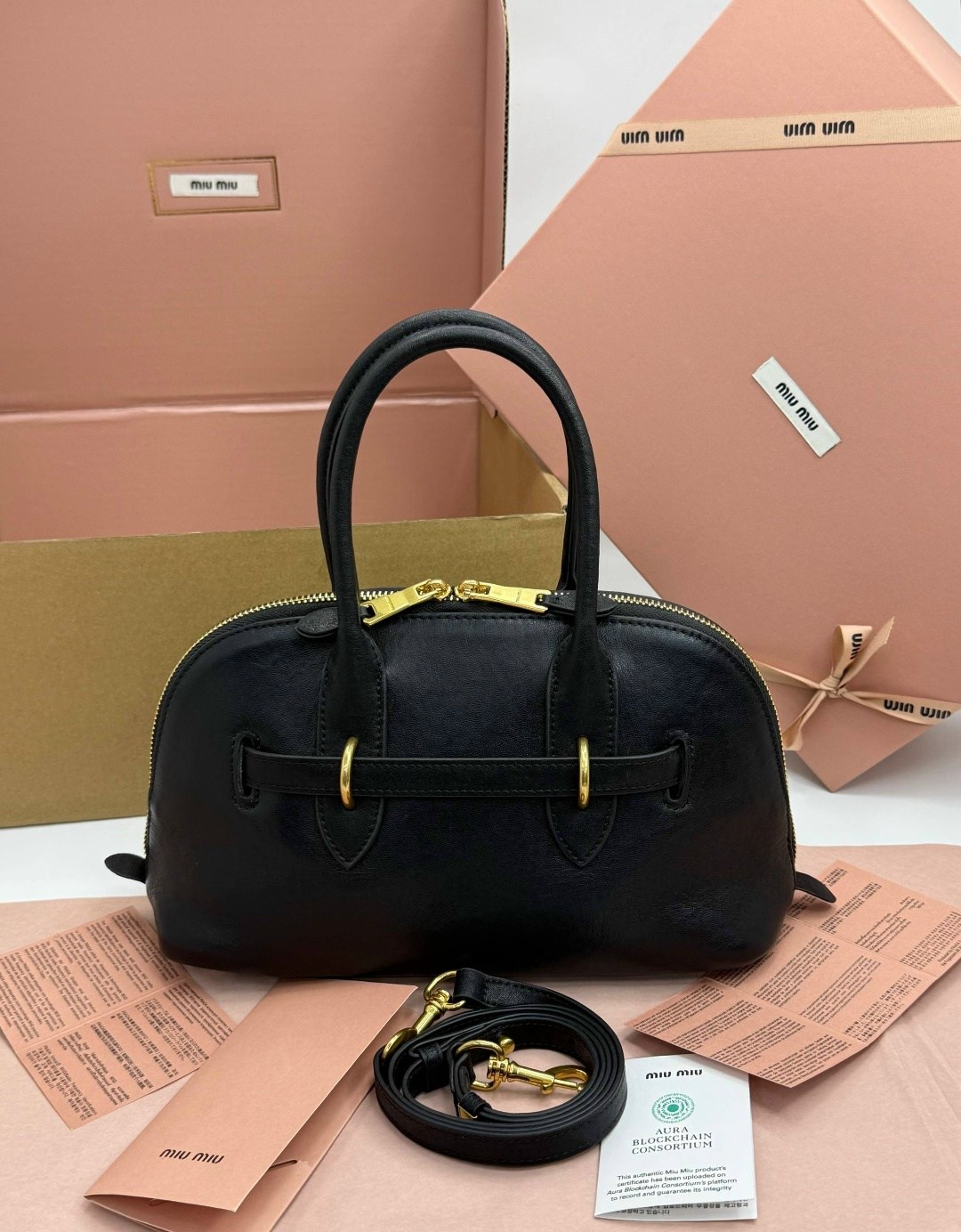 miu miu сумка женская,женская кожаная сумка miu miu aventure черная,miu miu сумка,небольшая сумка miu miu натуральная кожа чёрная,сумка женская натуральная кожа miu miu