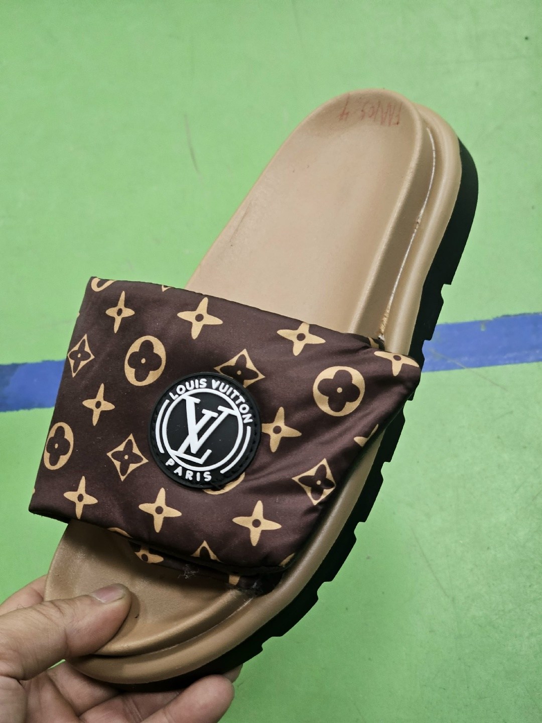 луи виттон шлепки женские,шлепанцы луи виттон белые,тапочки луи виттон мужские,,шлепки луи витон женские
