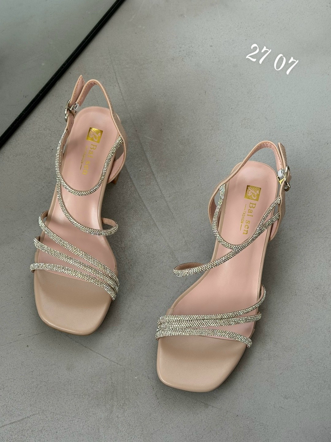 женские босоножки,стильные босоножки,босоножки на каблуках,,босоножки модные