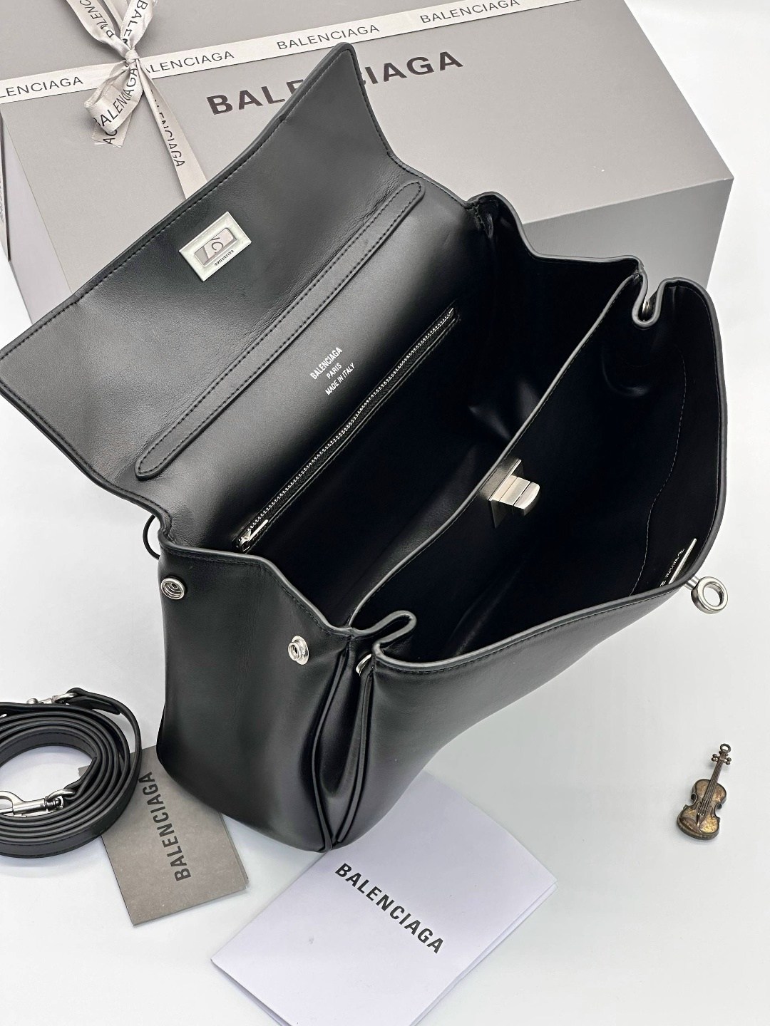 сумка balenciaga,сумка balenciaga rodeo,сумка женская balenciaga,сумка balenciaga натуральная кожа 35-24 см,женская кожаная сумка balenciaga rodeo medium серая