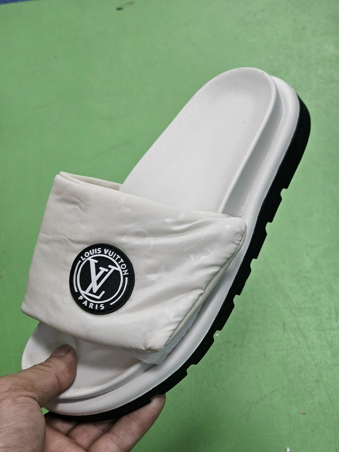 луи виттон шлепки женские,шлепанцы луи виттон белые,тапочки луи виттон мужские,,шлепки луи витон женские