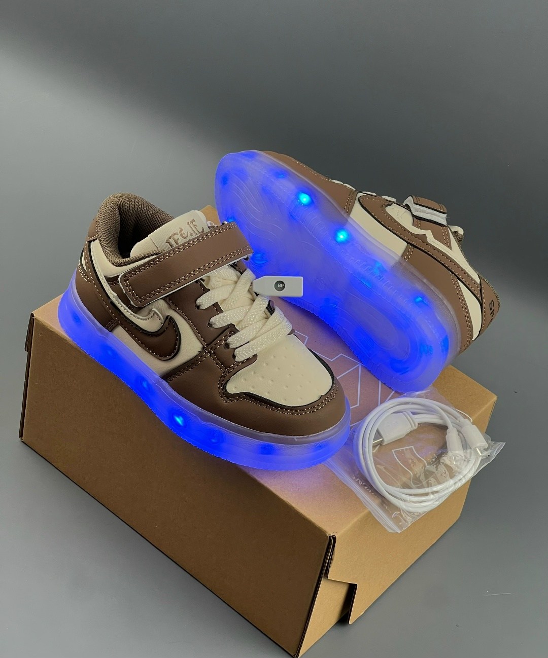 кроссовки светящиеся,кроссовки светящейся подошвой,кроссовки светящиеся детские,кроссовки,кросовки детские