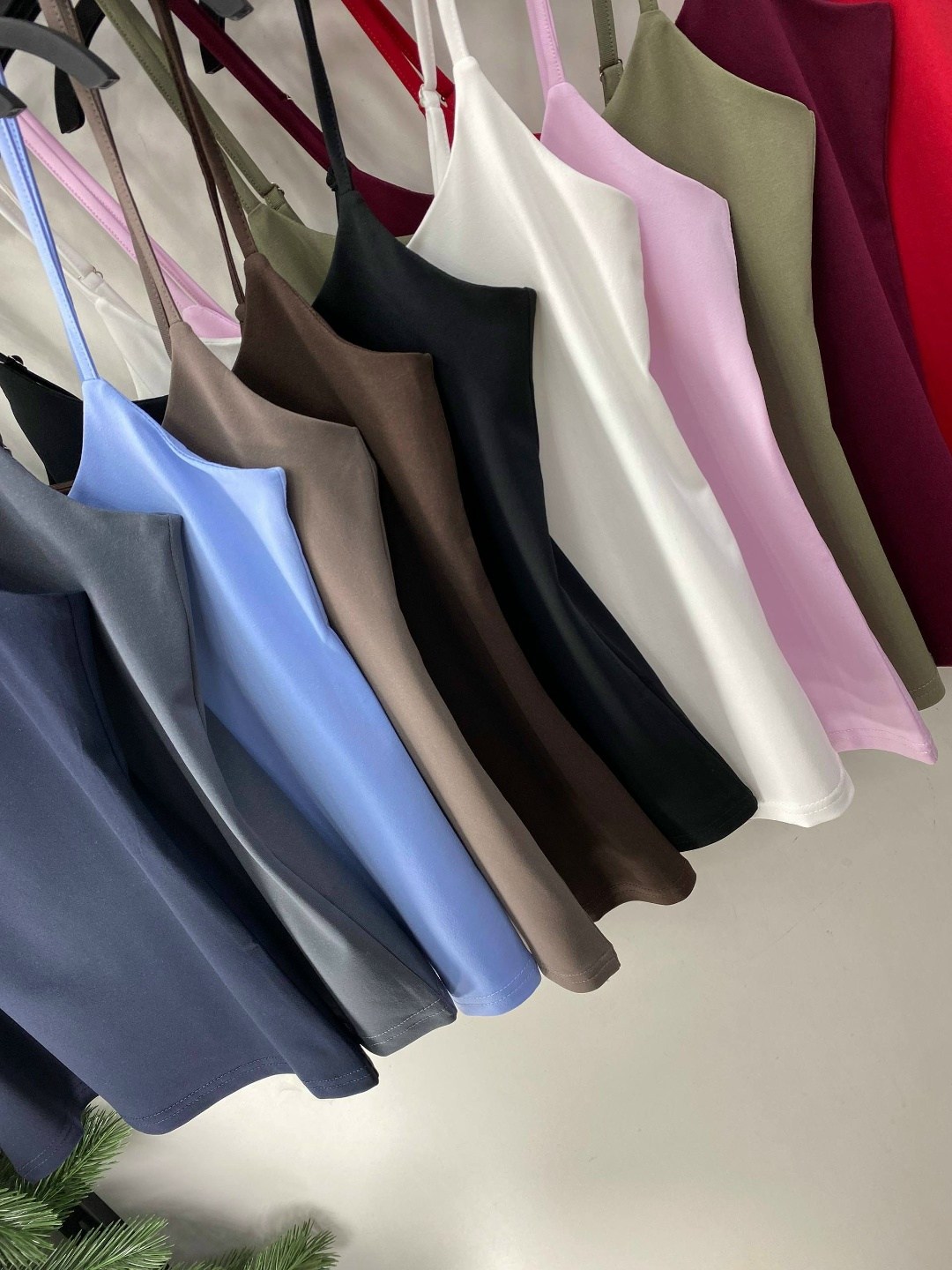 женская майка,женские однотонные топы на бретелях,топы на бретелях,топ женский,майка топы