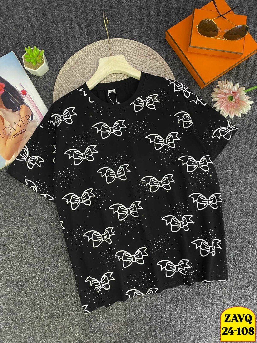 женская футболка,футболка со стразами,футболки модные,футболки женские с принтом,женская футболка со стразами