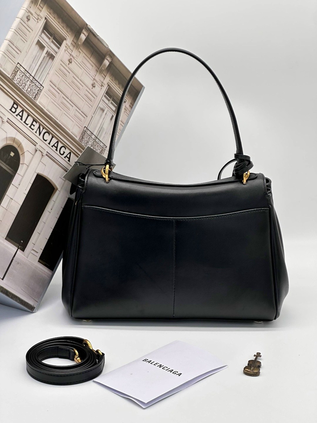 сумка balenciaga,сумка balenciaga rodeo,сумка женская balenciaga,сумка balenciaga натуральная кожа 35-24 см,женская кожаная сумка balenciaga rodeo medium серая