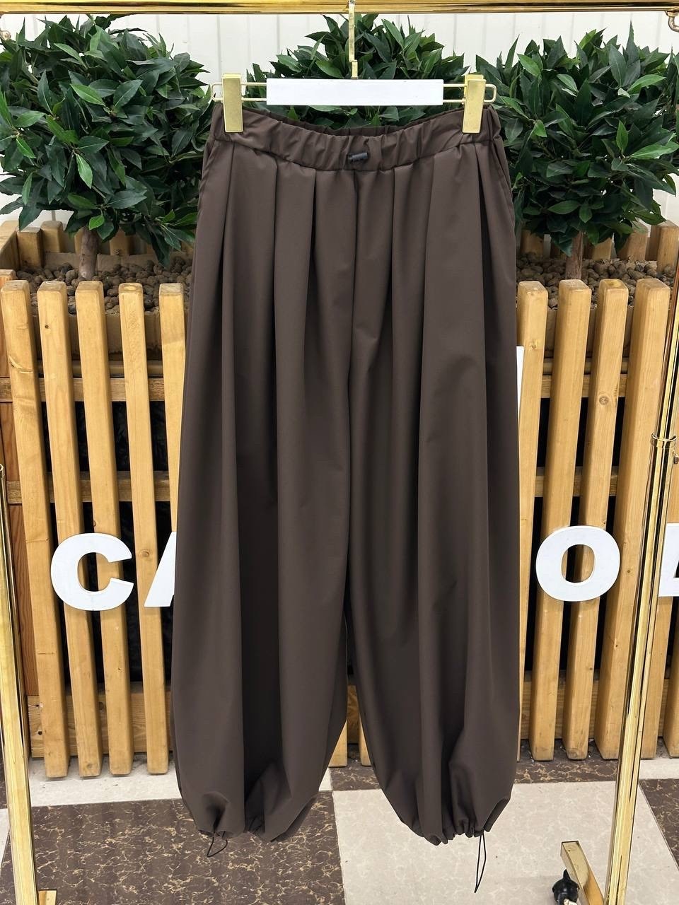 широкие брюки,брюки с широкими штанинами,брюки оверсайз,брюки бежевые,повседневные брюки