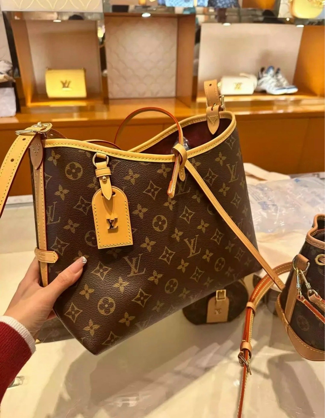 сумка louis vuitton carry all mm коричневая,louis vuitton сумка,брендовые сумочки,louis vuitton bag,женская сумка louis vuitton среднего размера