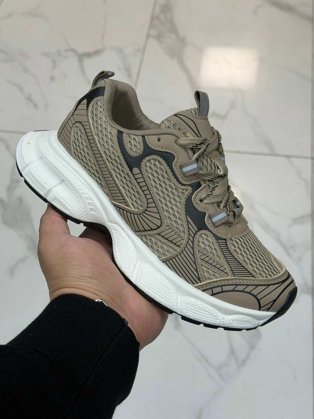 кроссовки женскиe,кроссовки,кроссовки модные,кроссовки для женщин,кроссовка