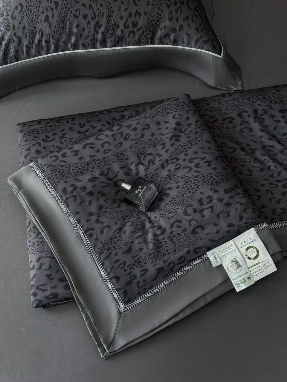 комплект постельного белья,комплект постельного белья la perla,постельное белье,роберто кавалли постельное белье,комплект постельного белья с одеялами la perla