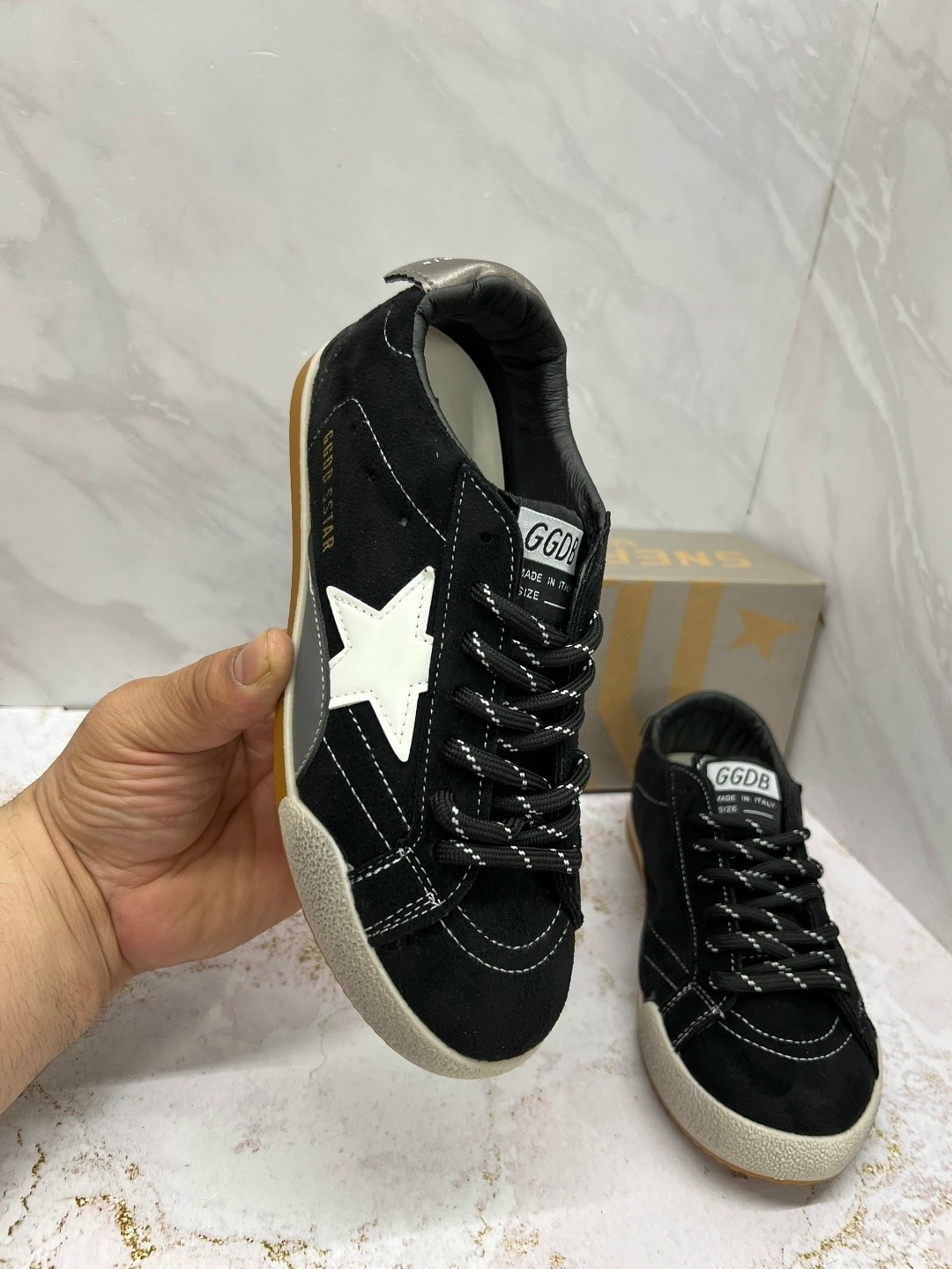 golden goose кроссовки super-star коричневый,коричневые кроссовки ball star golden goose anthracite silver,мужские замшевые низкие кроссовки с вышитыми звездами superstar golden goose коричневый,кеды