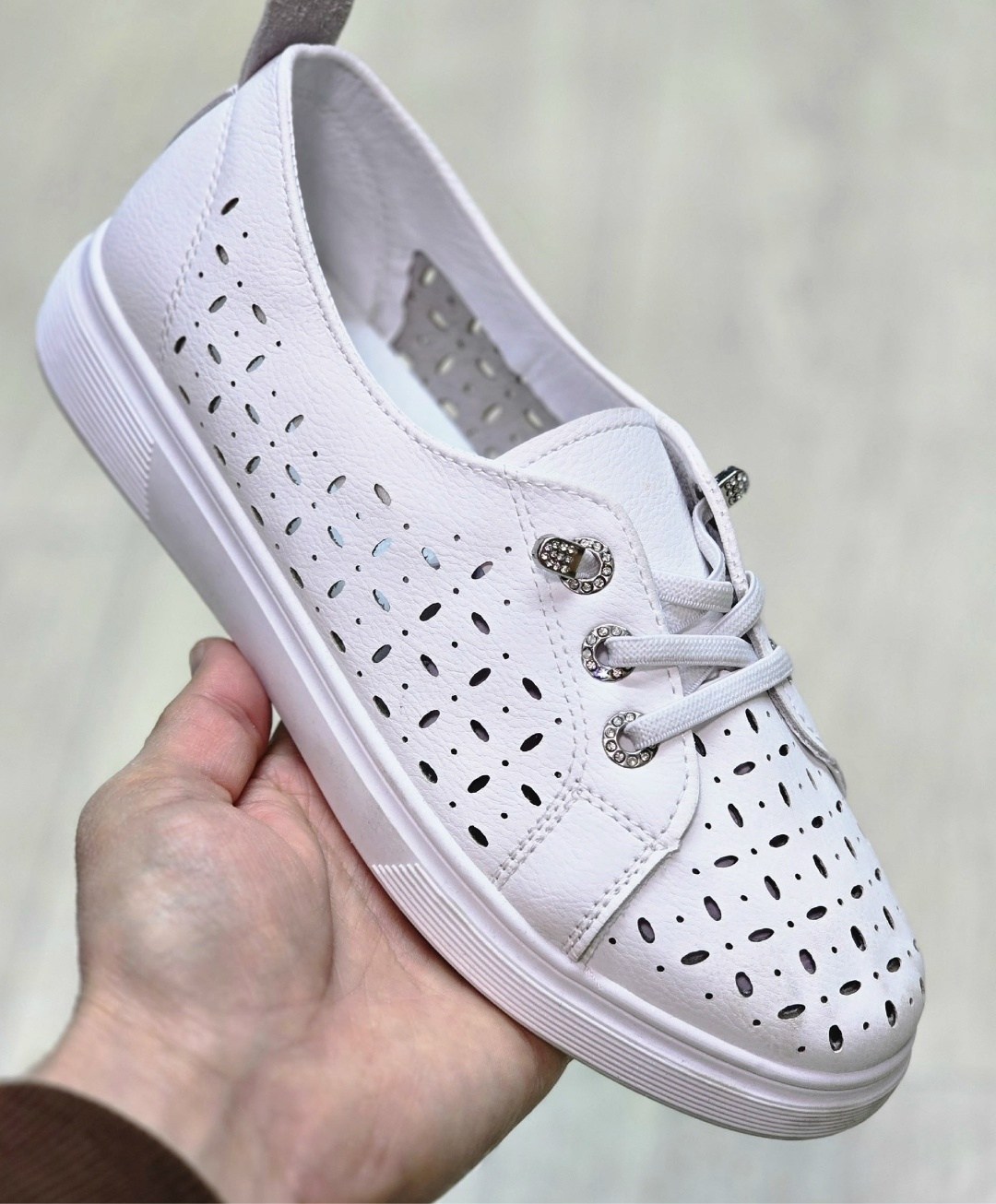 ,кеды перфорированные женские,мокасины с перфорацией,кроссовки с перфорацией,кеды женски