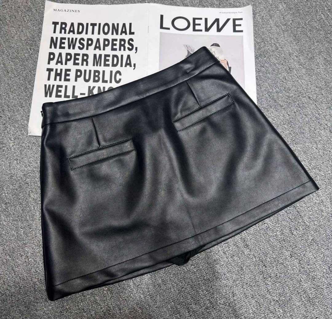 кожаная юбка мини,кожаная юбка,короткая кожаная юбка,юбка-шорты кожаная трапециевидная с высокой талией и поясом,мини-юбка из искусственной кожи