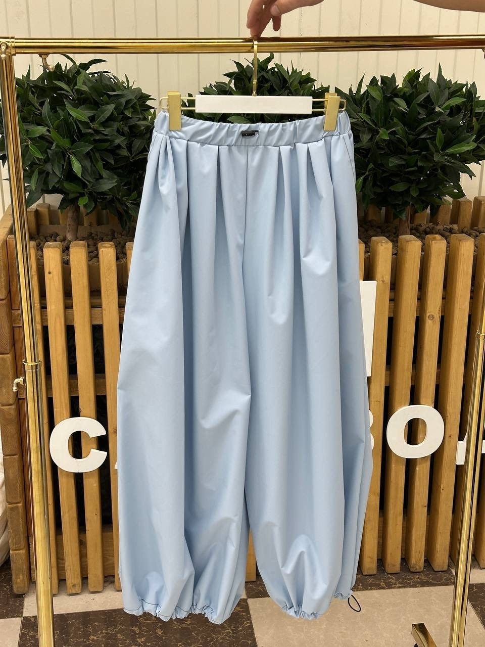 широкие брюки,брюки с широкими штанинами,брюки оверсайз,брюки бежевые,повседневные брюки