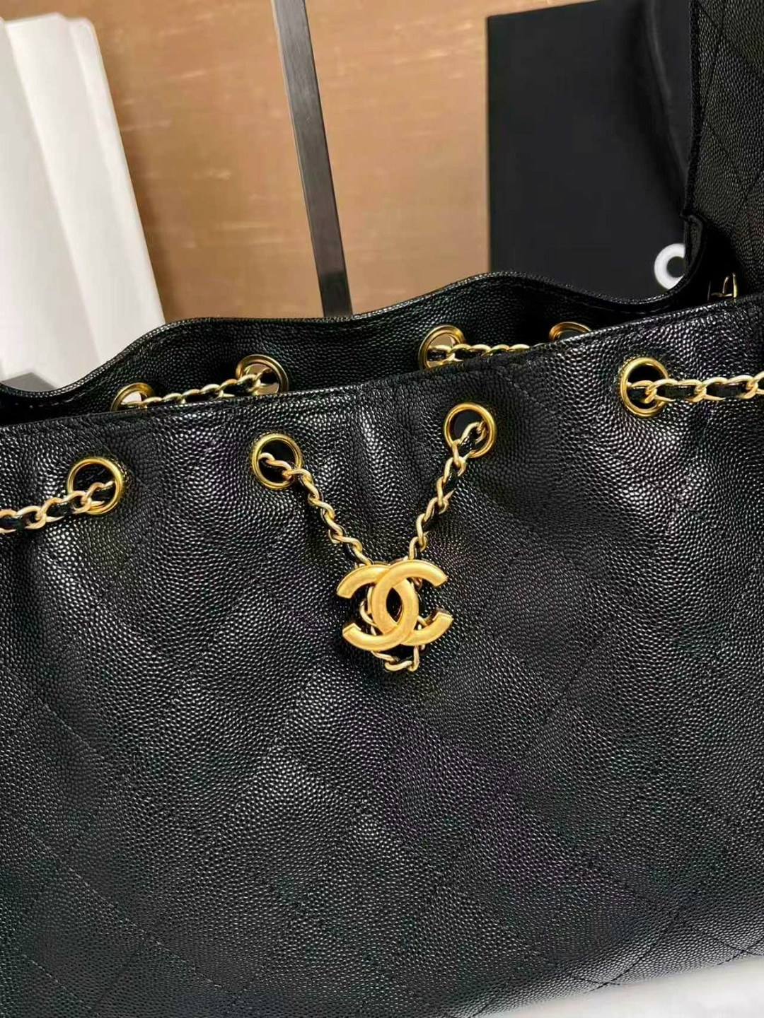 сумка chanel,сумка женская chanel,сумка из натуральной кожи chanel 520698291,chanel черная кожаная сумка через плечо для женщин,женская черная кожаная сумка chanel shopping bag