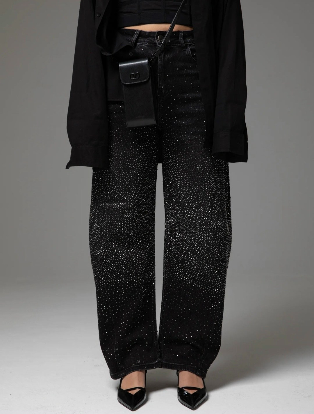 джинсы широкие багги со стразами selfsame,джинсы со стразами,джинсы с термостразами,джинсы широкие багги со стразами selfsame цвет черный,джинсы прямые со стразами черные le o 222675248