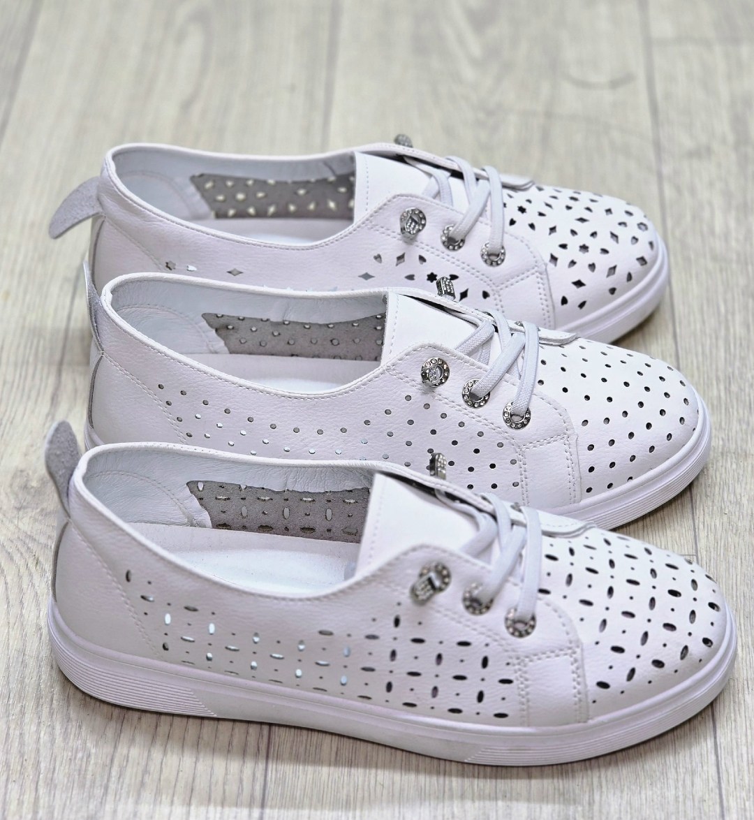 ,кеды перфорированные женские,мокасины белые с перфорацией,мокасины с перфорацией,кроссовки с перфорацией