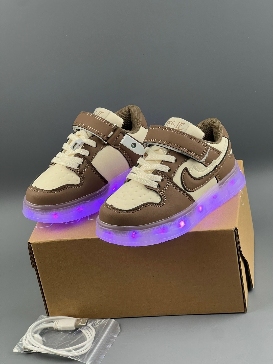 кроссовки светящиеся,кроссовки светящейся подошвой,кроссовки светящиеся детские,кроссовки,кросовки детские