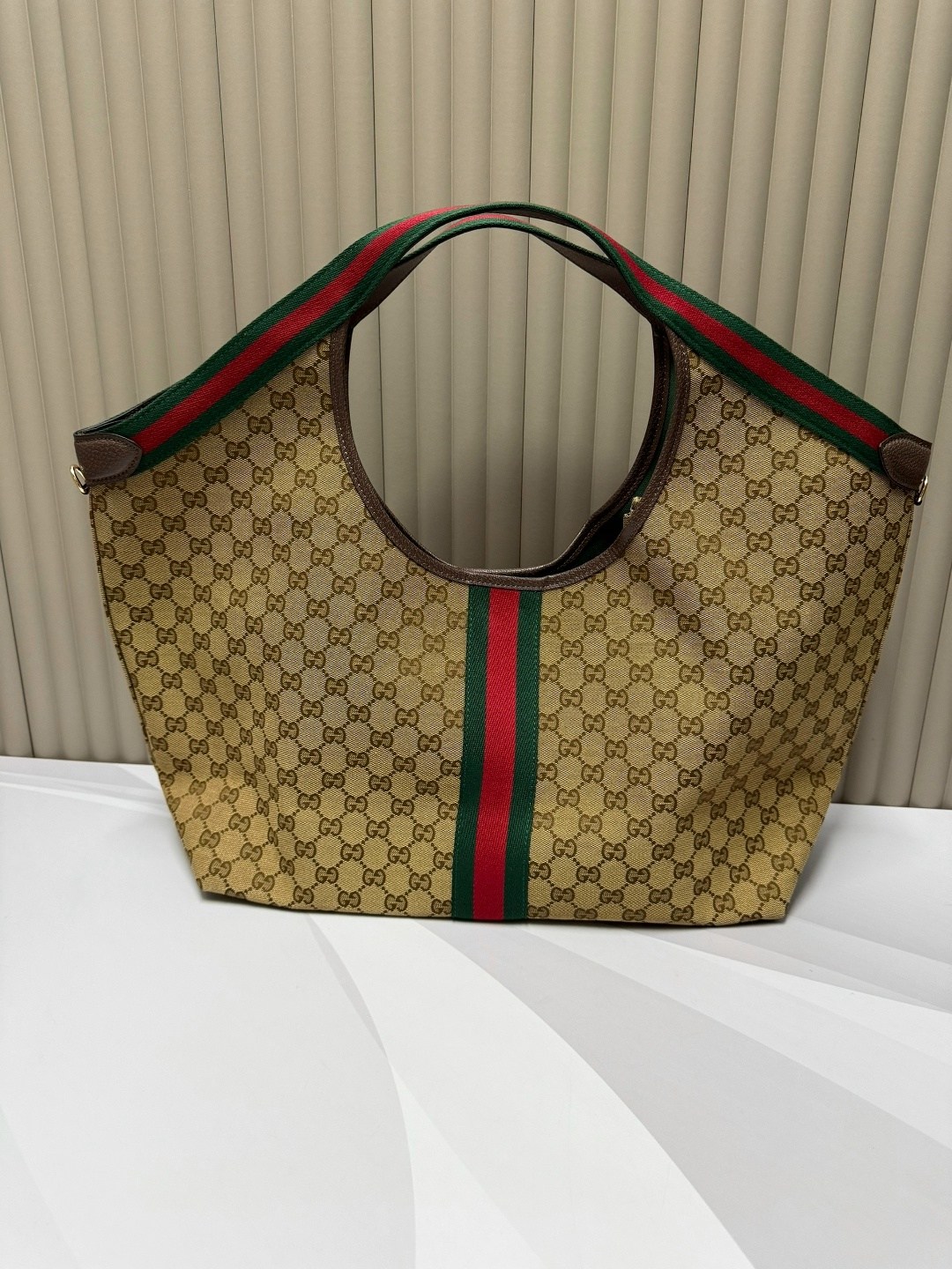 сумка gucci,женская сумка gucci,сумка гуччи шоппер женская,сумка гуччи хобо,gucci сумка на плечо