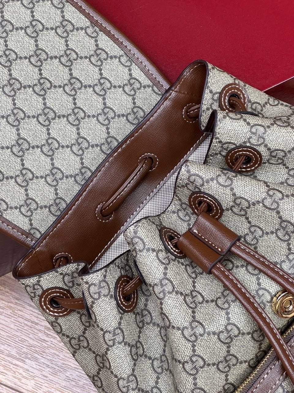 рюкзак gucci a123176 28/26/13 см коричнево-бежевый,рюкзак gucci женский,рюкзак gucci,женский коричневый рюкзак gg retro gucci,кожаный рюкзак гуччи