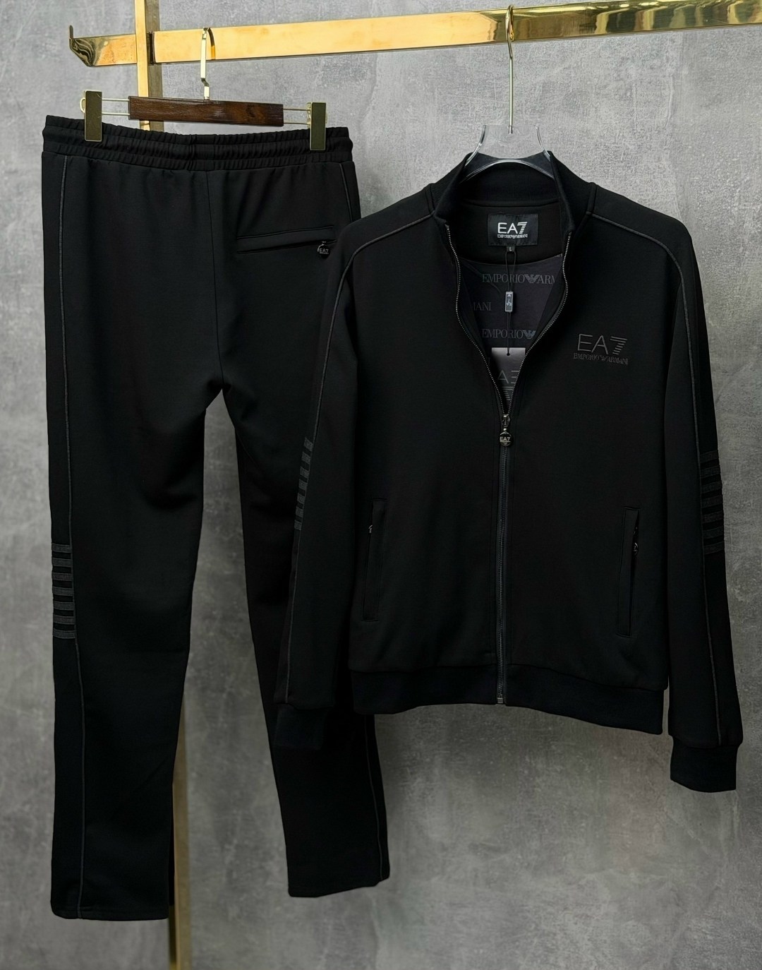 мужской спортивный костюм ea7 emporio armani,спортивный костюм emporio armani ea7,спортивный костюм armani,спортивные костюмы emporio armani,костюм ea7