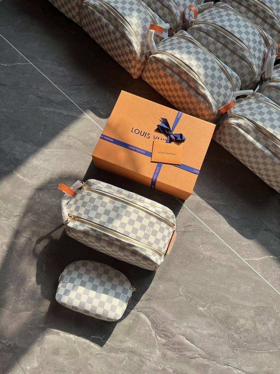косметичка louis vuitton,луи виттон косметичка,louis vuitton косметичка женская,косметичка,модная сумка