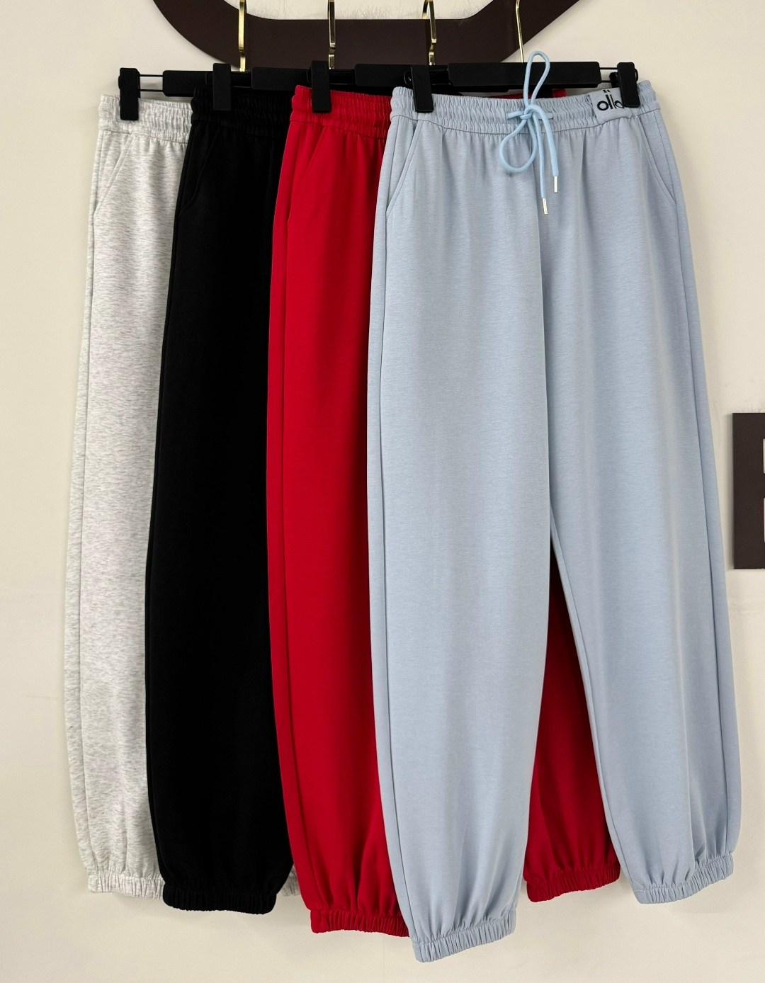 спортивные брюки,спортивные штаны,брюки свободные спортивные,повседневные штаны,спортивные брюки женские