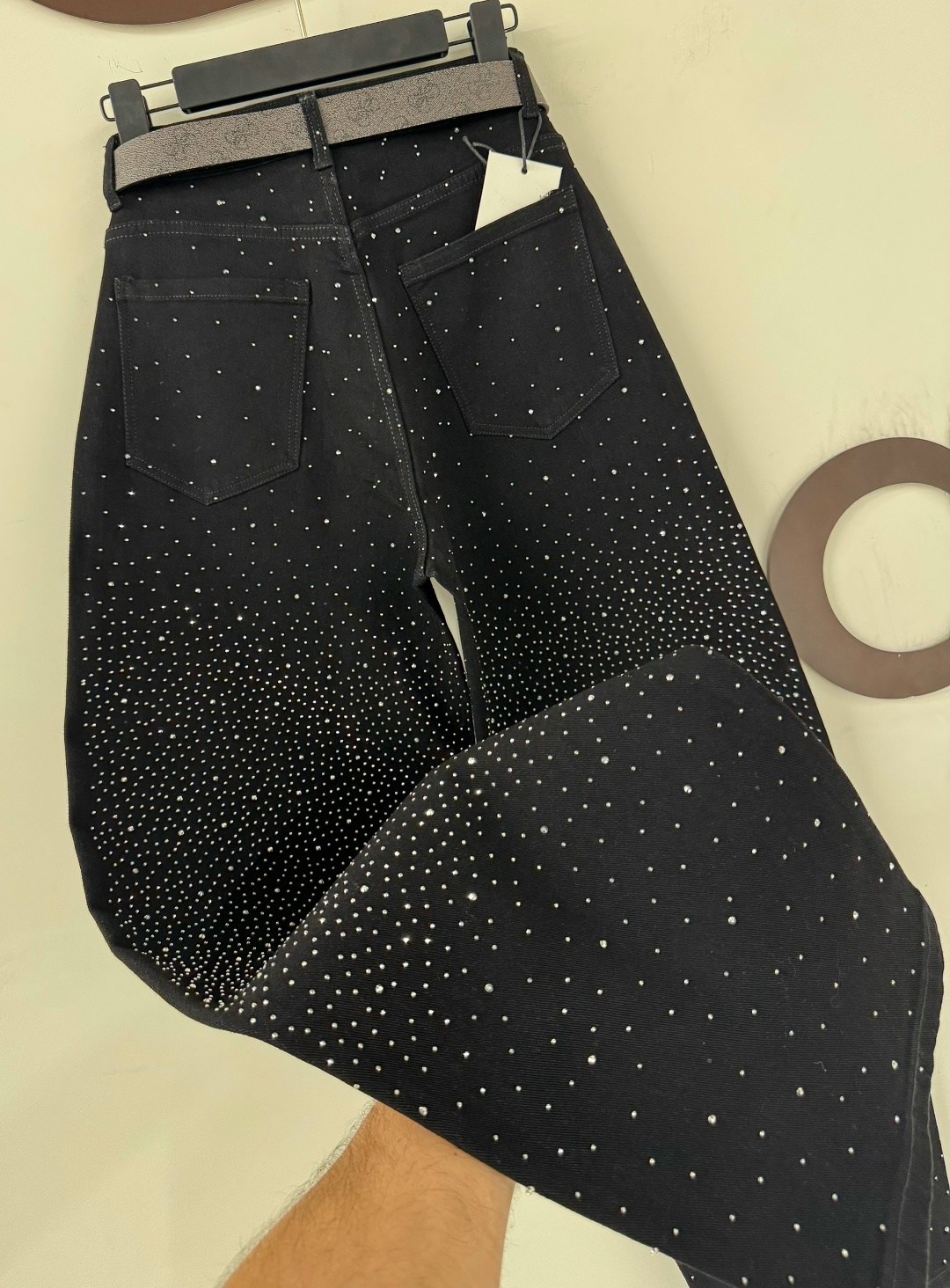 джинсы широкие багги со стразами selfsame,джинсы со стразами,джинсы с термостразами,джинсы широкие багги со стразами selfsame цвет черный,джинсы прямые со стразами черные le o 222675248