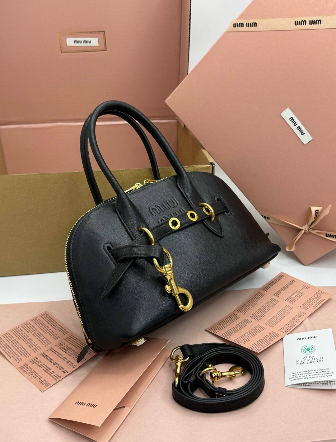 miu miu сумка женская,женская кожаная сумка miu miu aventure черная,miu miu сумка,небольшая сумка miu miu натуральная кожа чёрная,сумка женская натуральная кожа miu miu