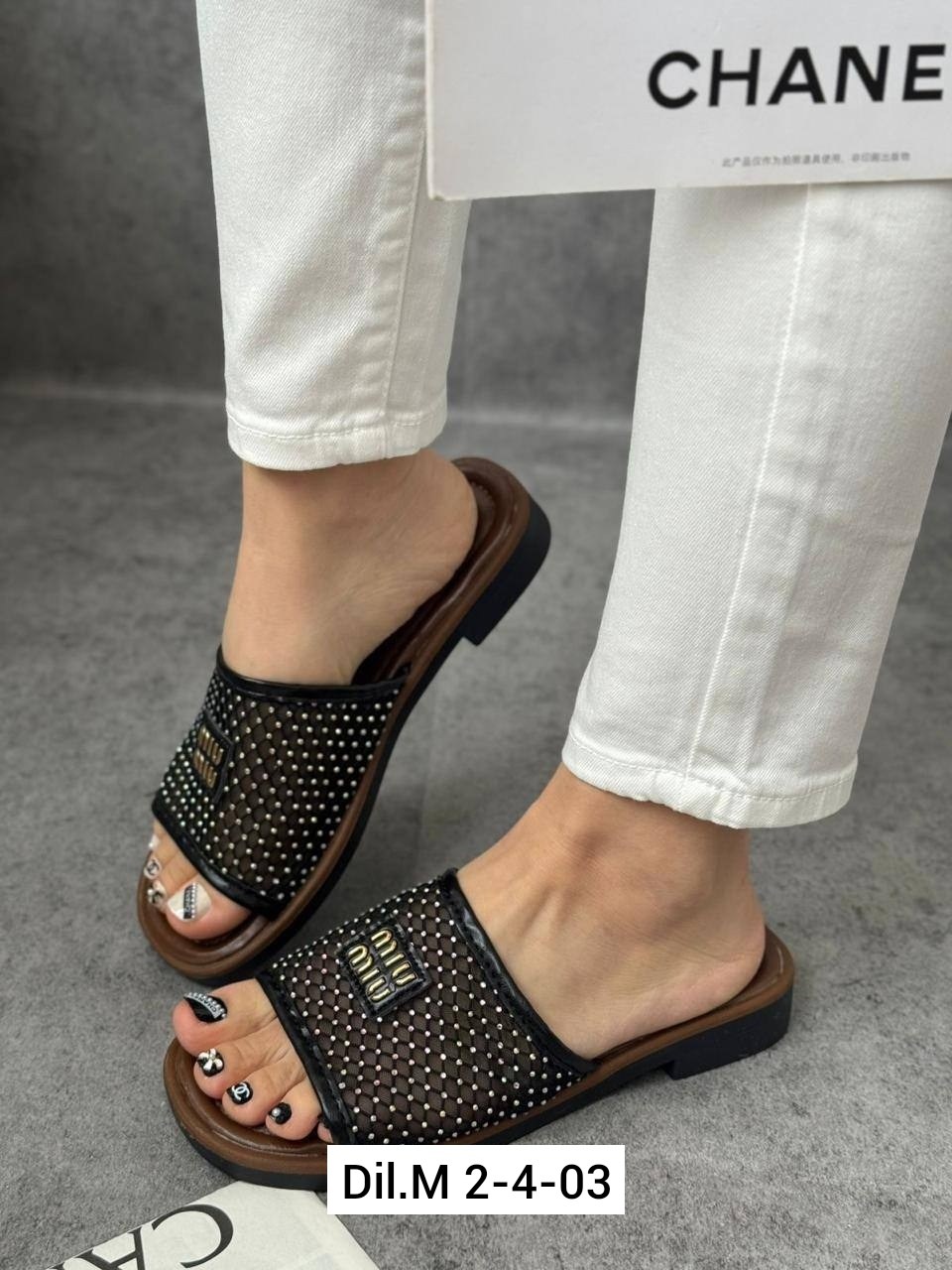 шлепанцы женские,,шлепки модные,тапочки модные,женские шлепки