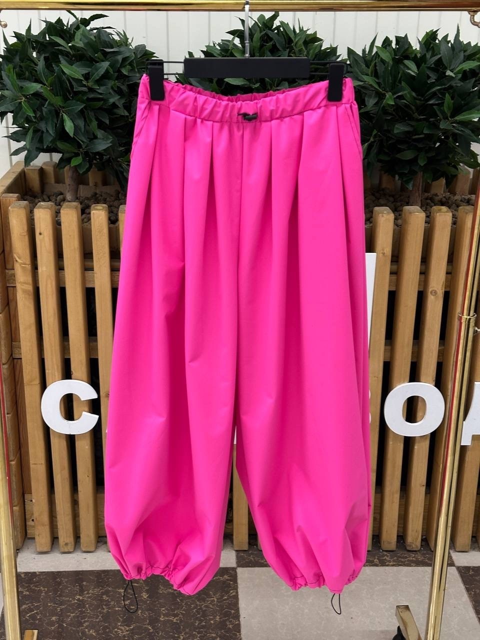 широкие брюки,брюки с широкими штанинами,брюки оверсайз,брюки бежевые,повседневные брюки