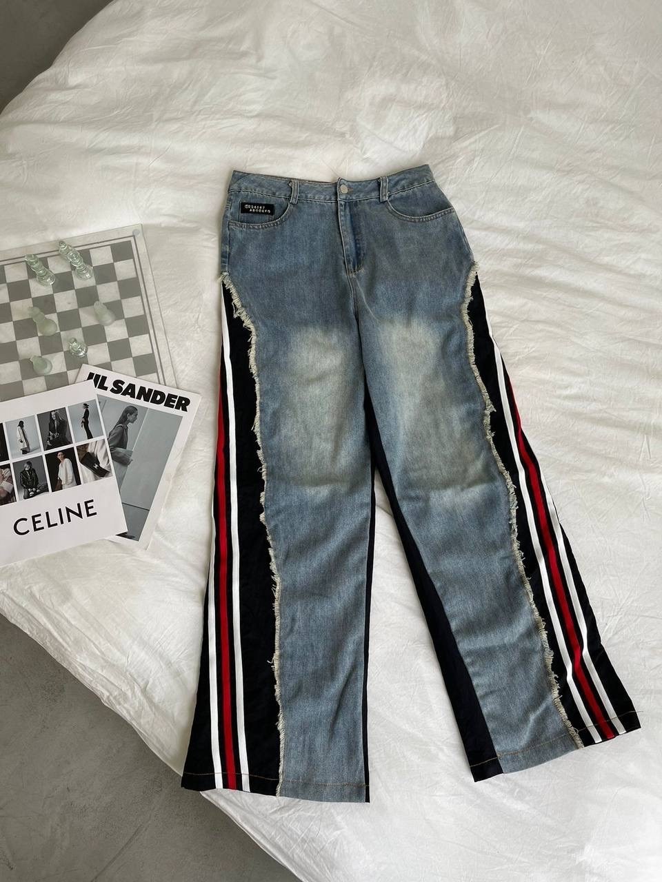 джинсы с лампасами,джинсы комбинированные,модные джинсы,женские джинсы,стильные джинсы